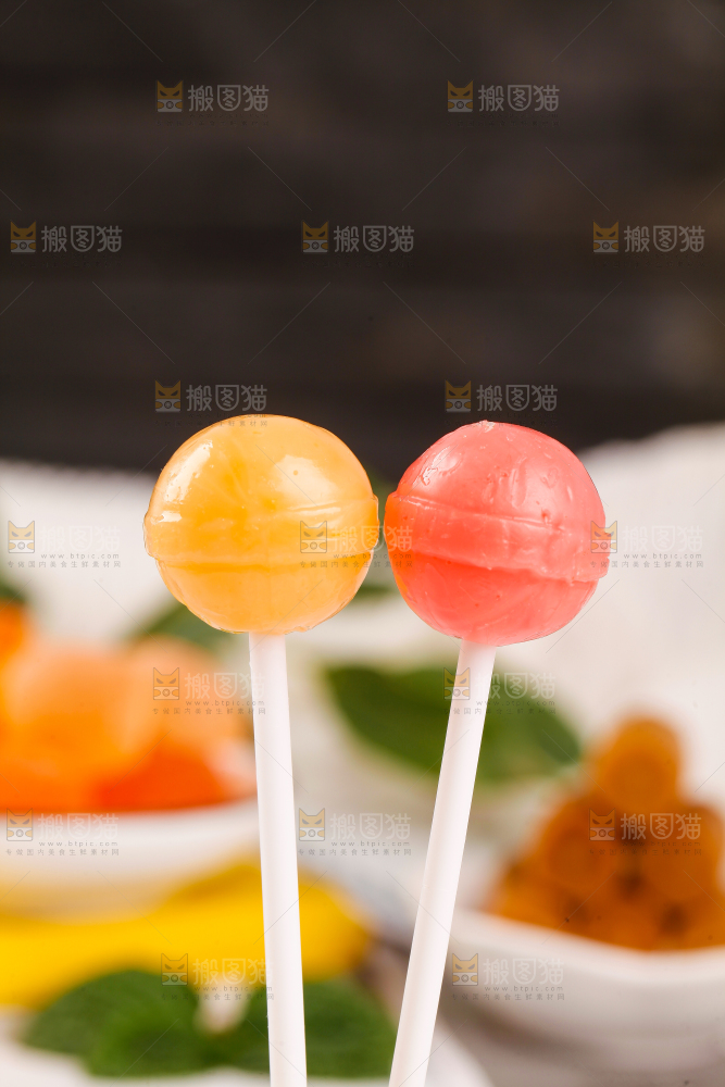 深底上的棒棒糖