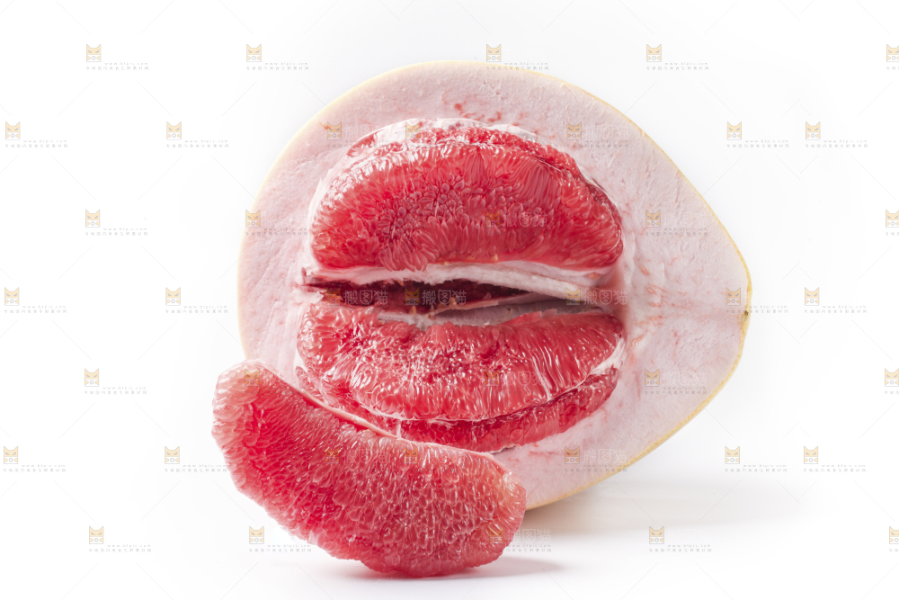 白底上的新鲜柚子