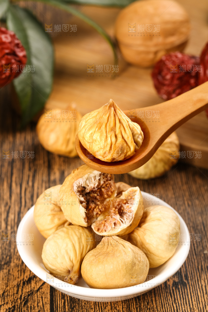 碟子里装着干无花果
