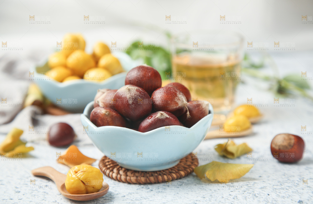 碗里装着生板栗