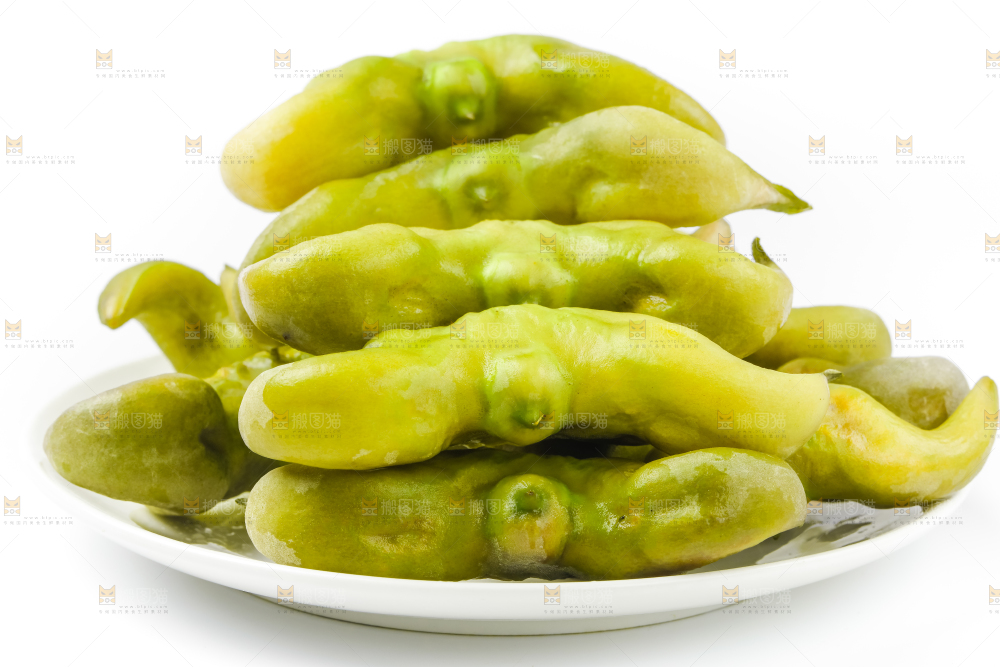 盘子里装着新鲜菱角
