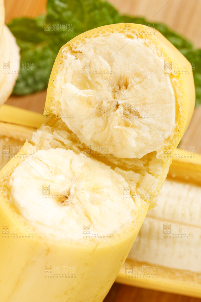 木板上放着天宝香蕉