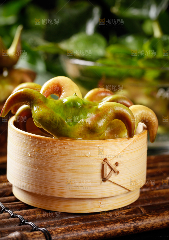 竹底上的菱角