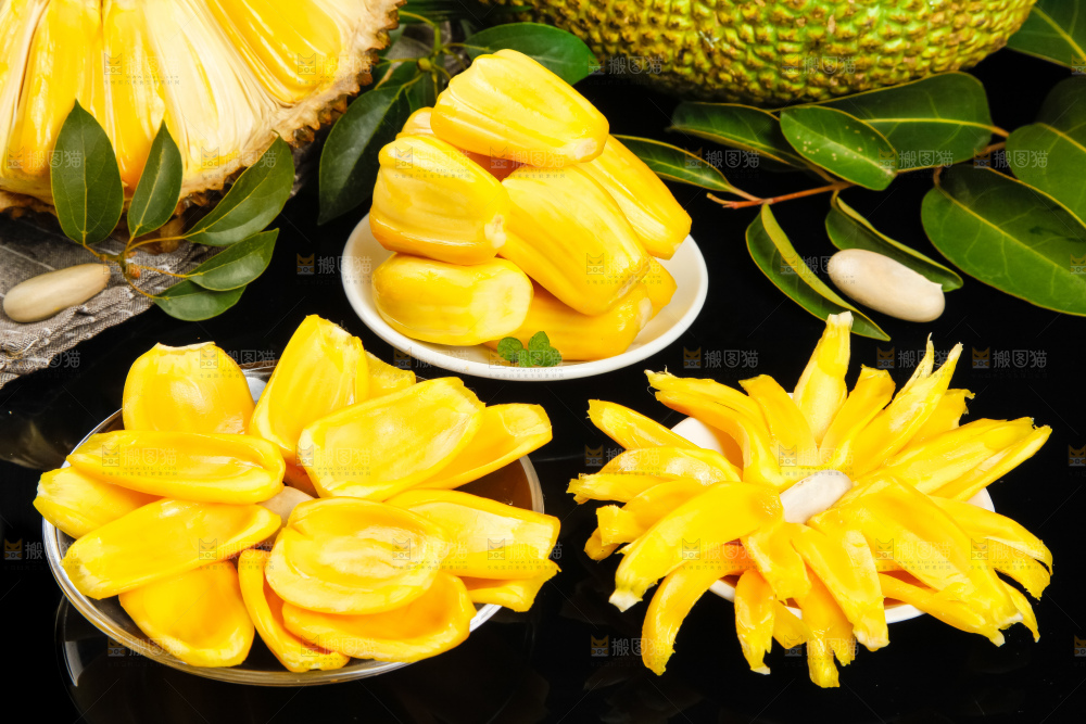 黑石板上放着泰国菠萝蜜