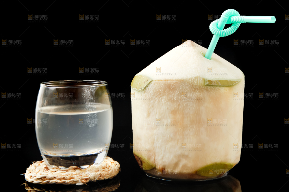 黑底上的青椰子