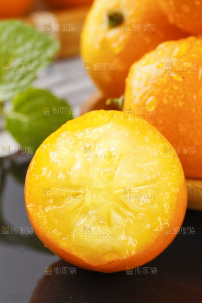 黑石板上的广西金钱橘