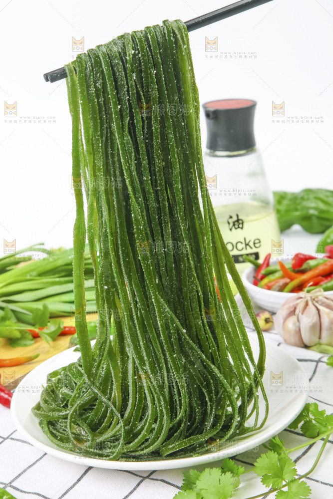 筷子上夹着海带