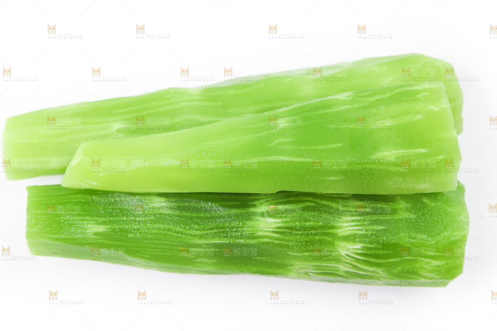 白底上摆放着莴苣