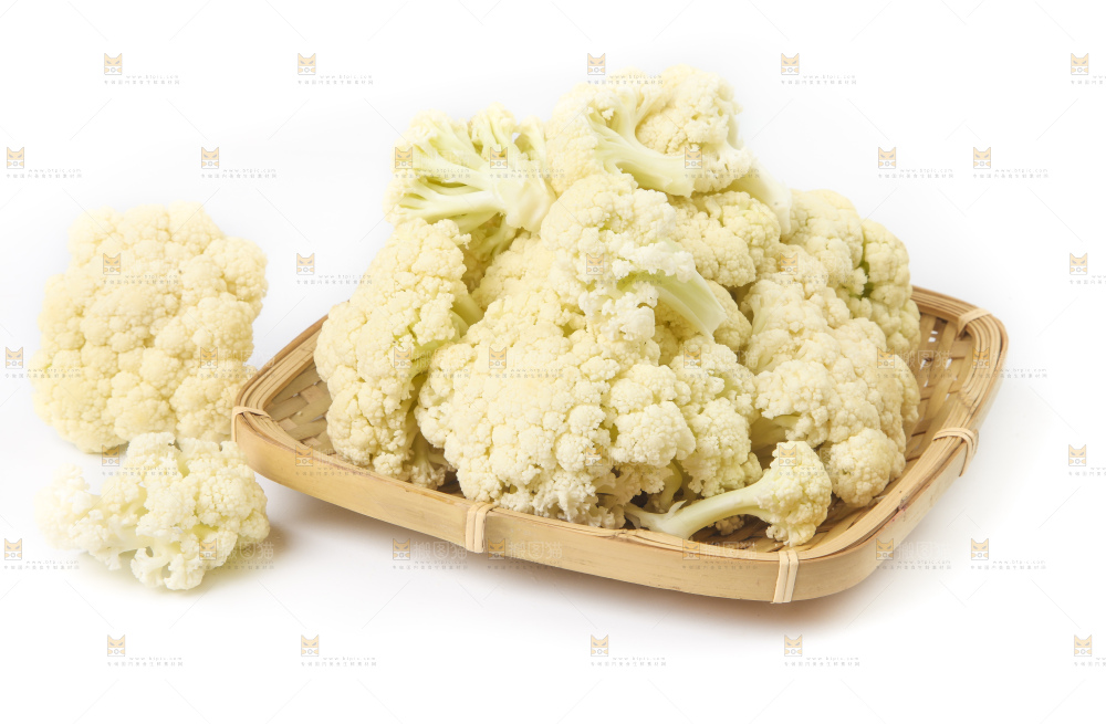 篮子里装着菜花