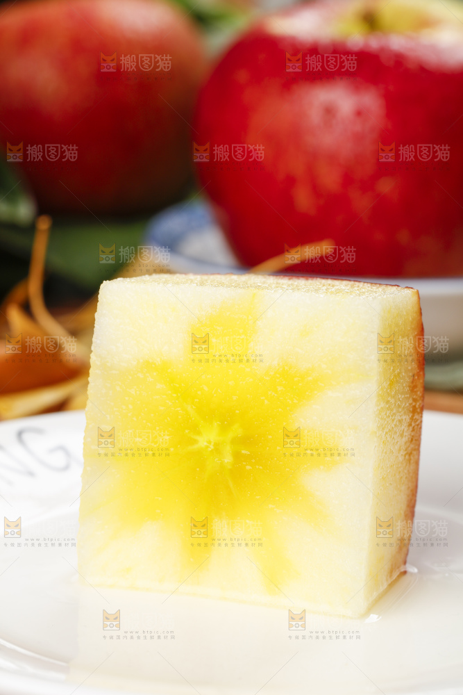 盘子里装着新疆丑苹果