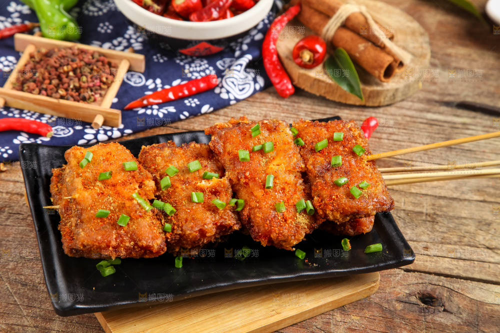签子上穿着香酥带鱼