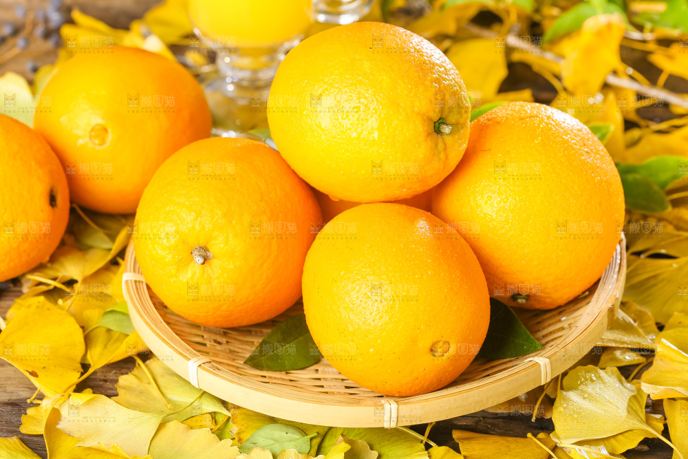 黄木板上的赣南脐橙