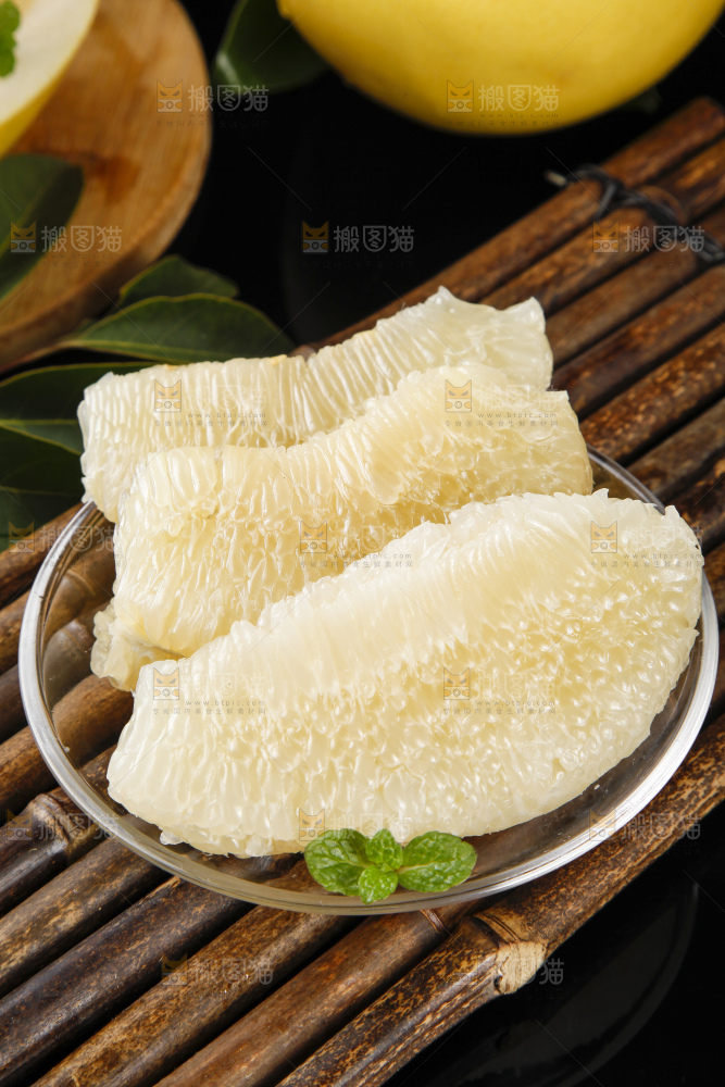 碗里装着福建白肉蜜柚