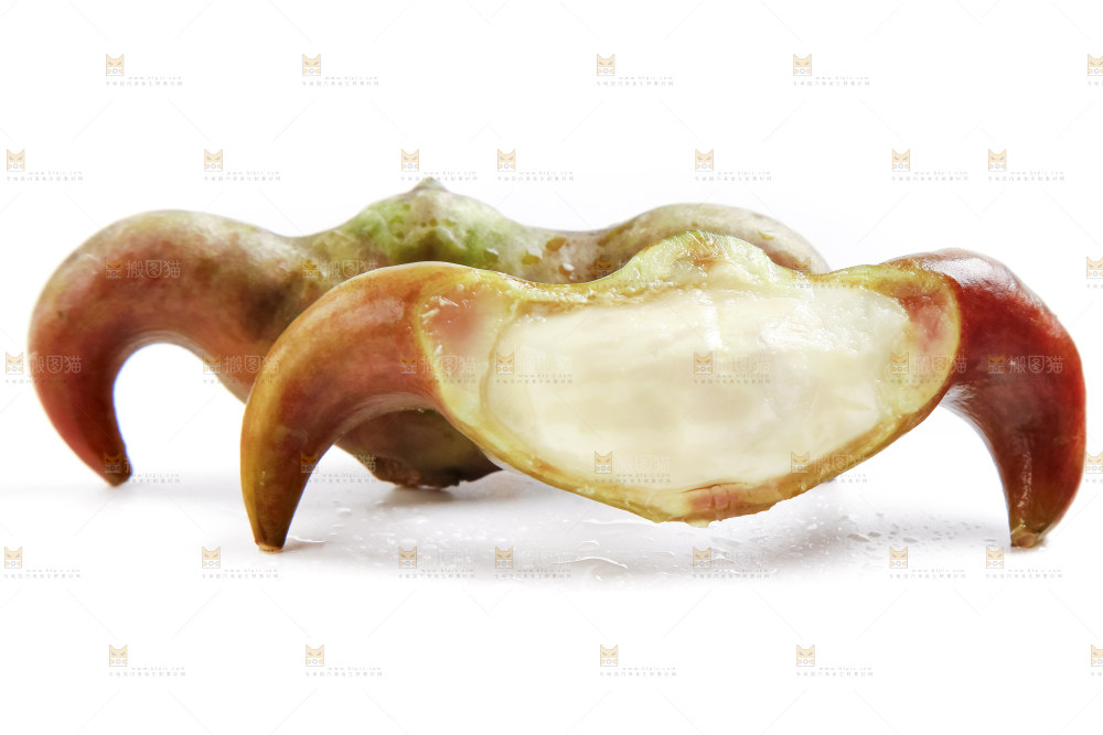 浅底上放着洪湖菱角