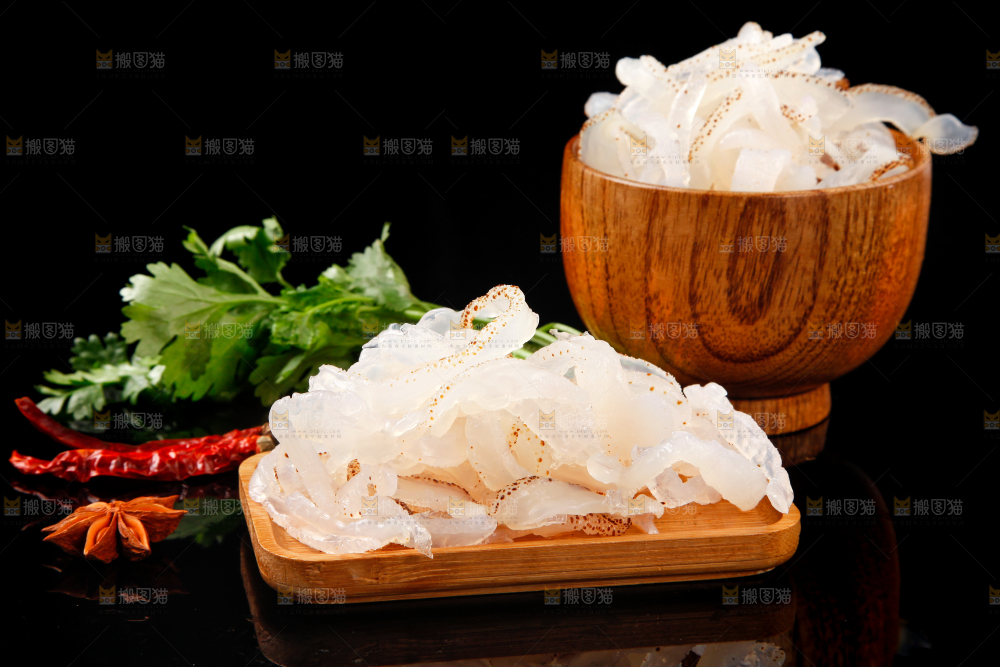 黑底上的珊瑚海蜇