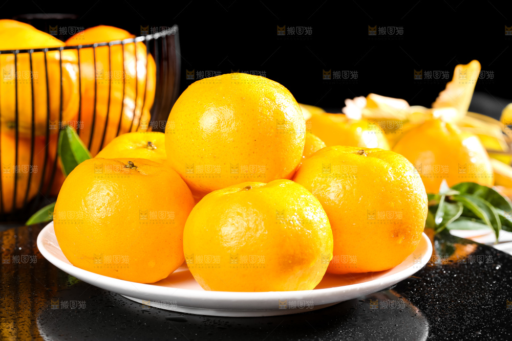 黑石板上放着永春芦柑