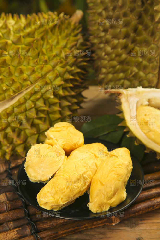 木板上的泰国金枕榴莲