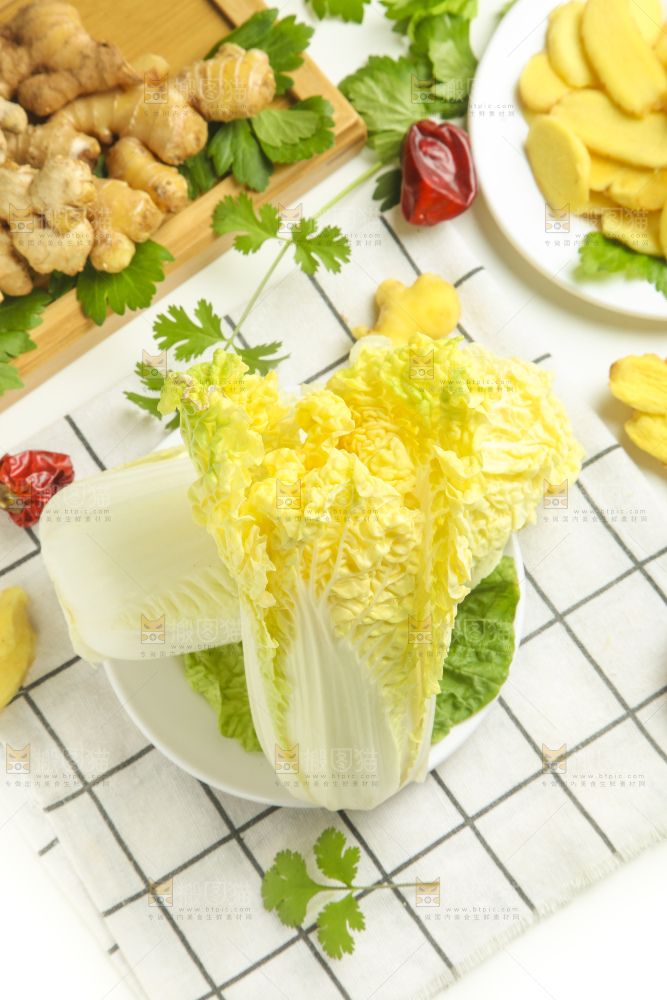 盘子里装着白菜