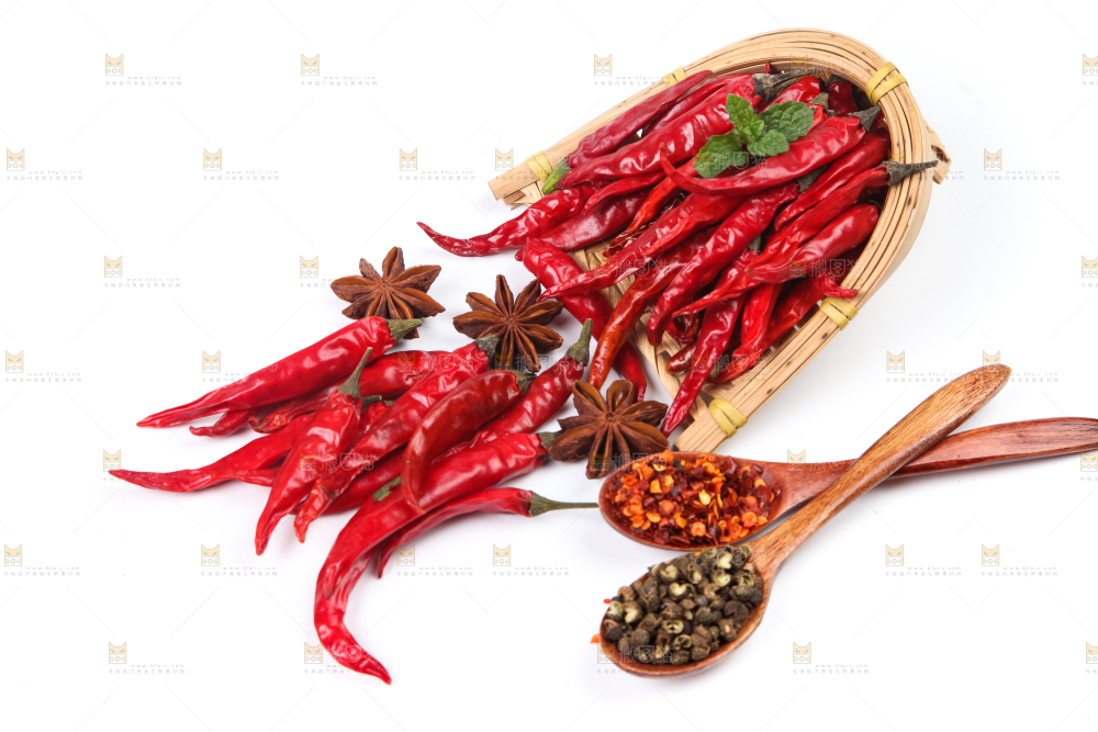 白底上放着香料组合
