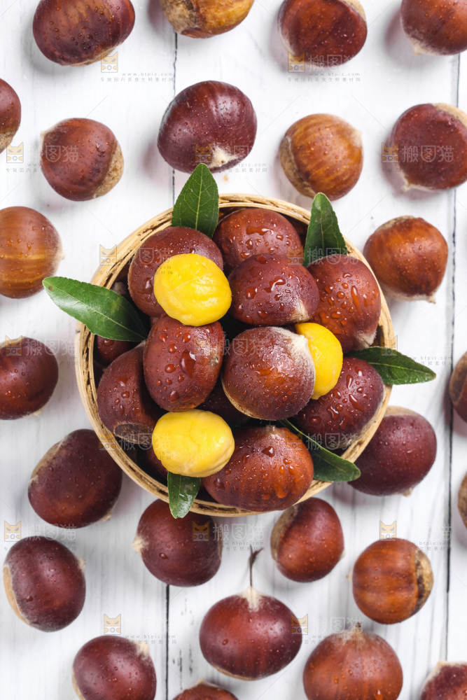 篮子里装着板栗