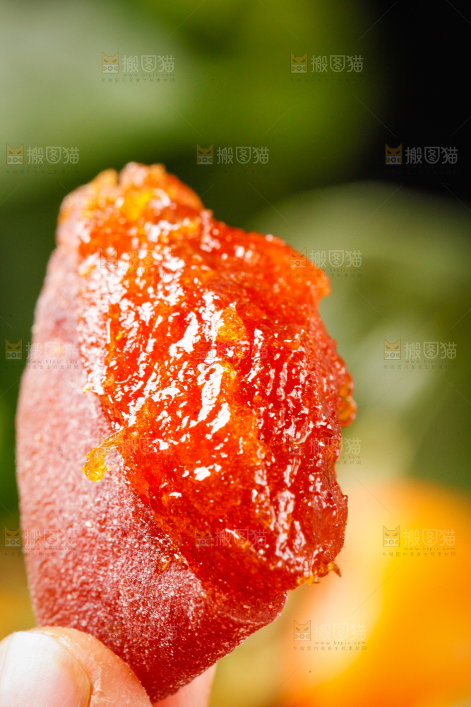 深底上放着干柿饼