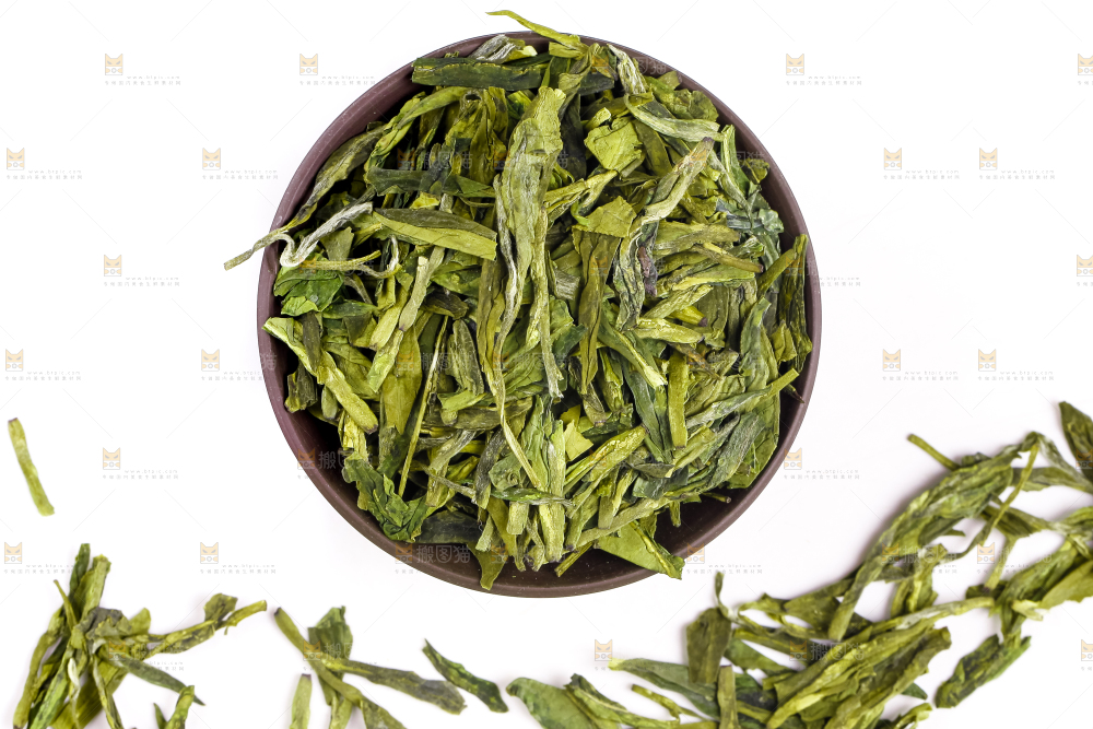 碟子里的绿茶叶
