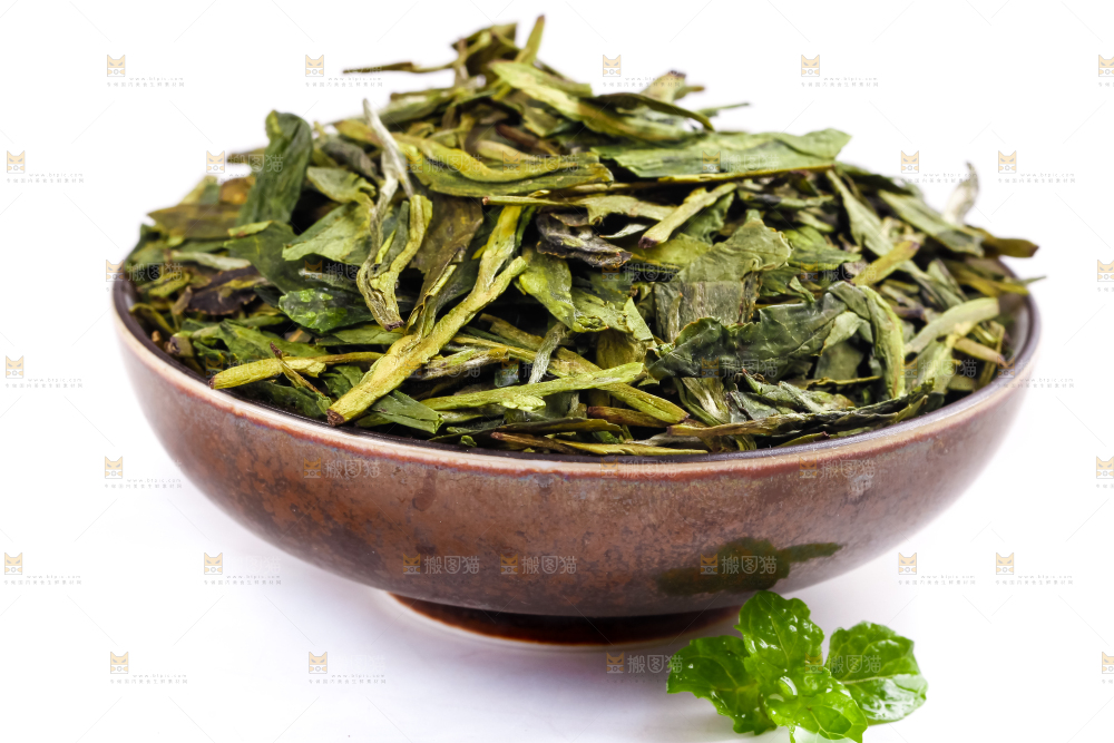 碟子里的绿茶叶