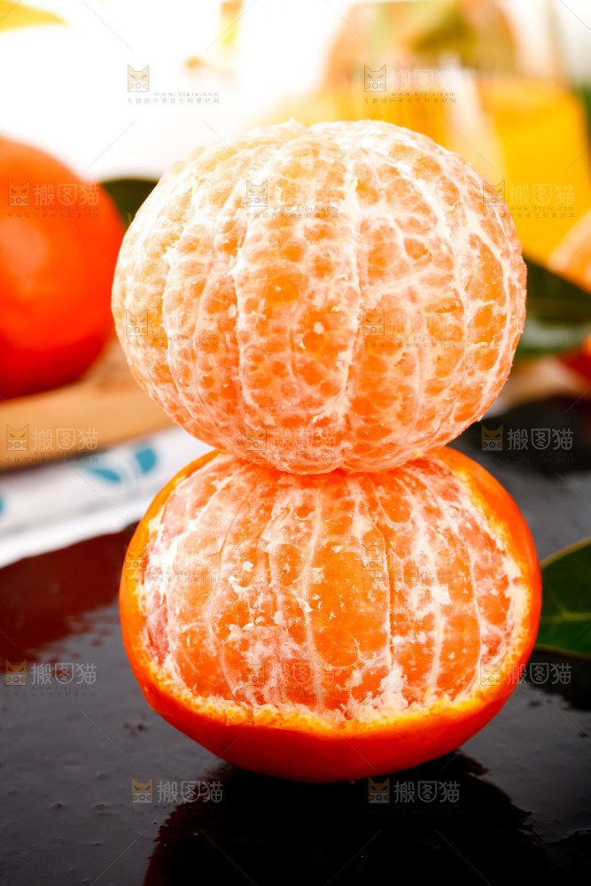 黑石板上的橘柑
