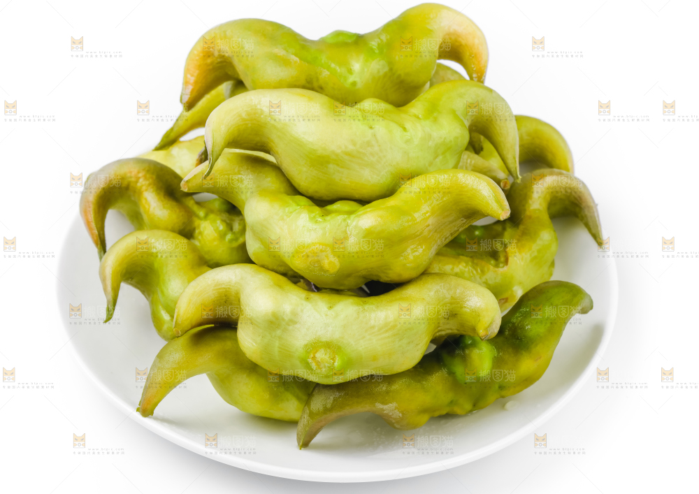 盘子里装着新鲜菱角