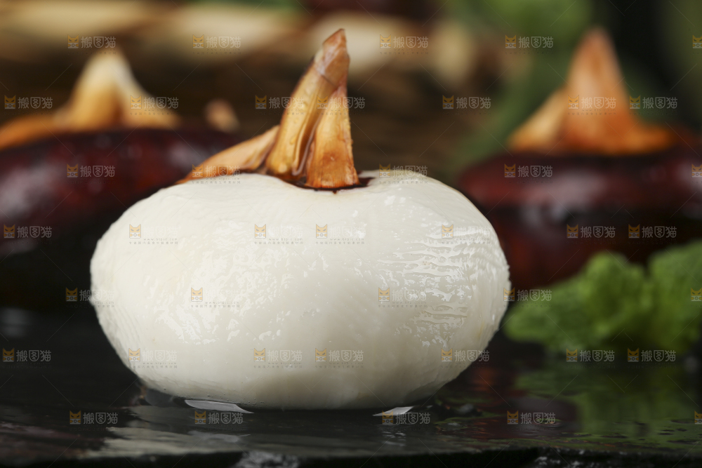 黑石板上的荔浦马蹄