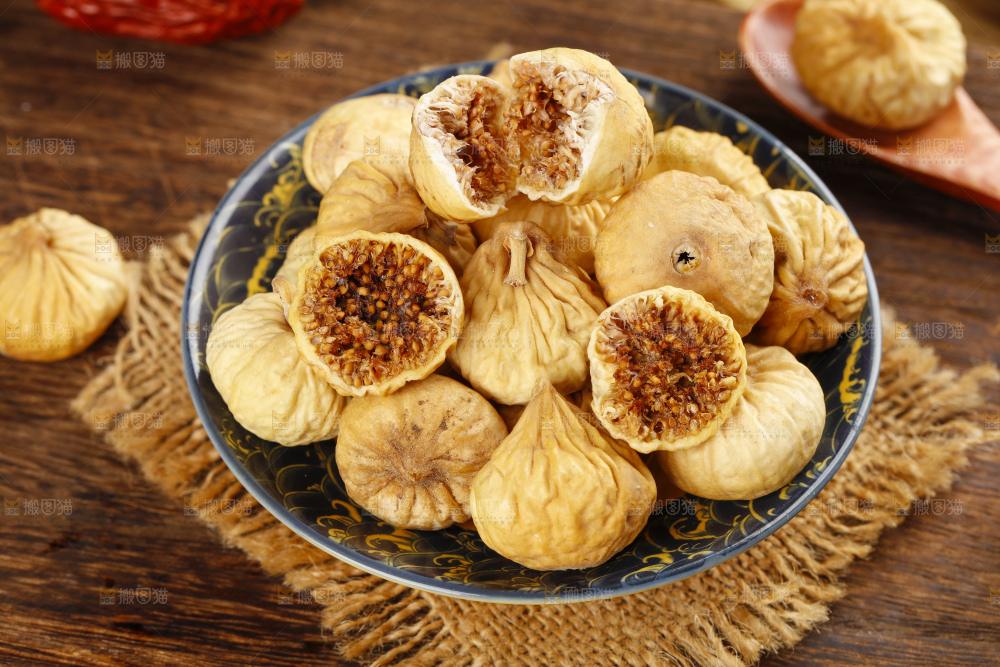 盘子里的新疆无花果干