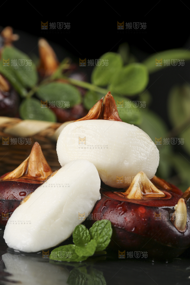 黑石板上的荔浦马蹄