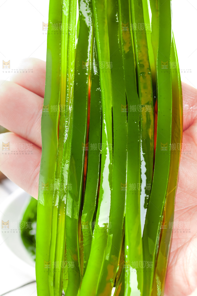 白格子底上的海带丝