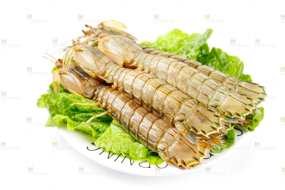 盘子里装着皮皮虾