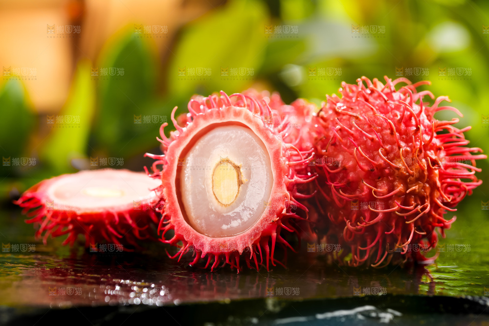 黑石板上的海南红毛丹