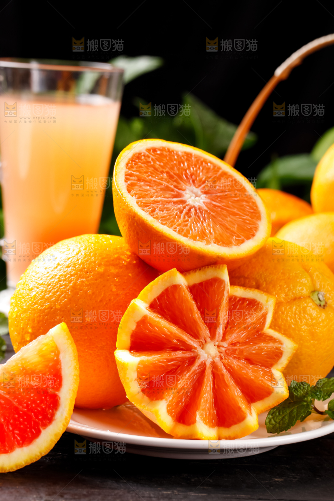 盘子里装着甜橙
