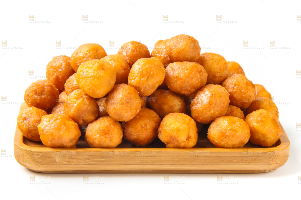 白底上放着多味花生