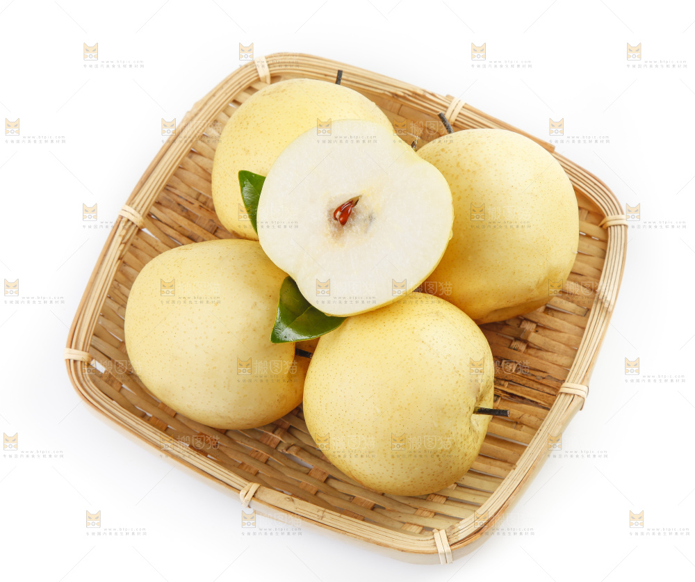 白底上放着一篮子酥梨