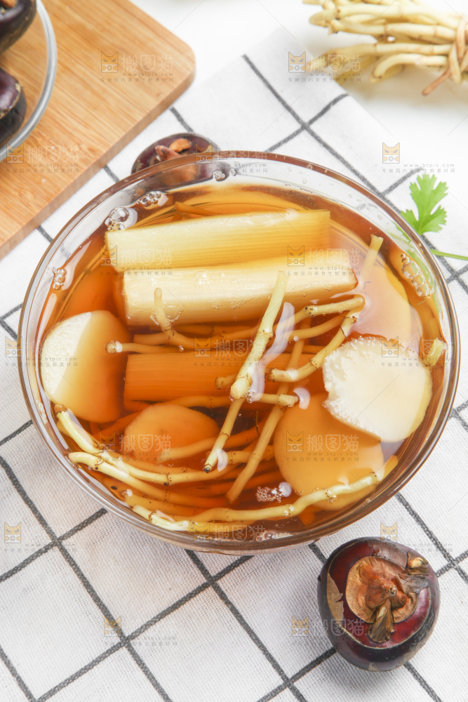 碗里装着腌生姜