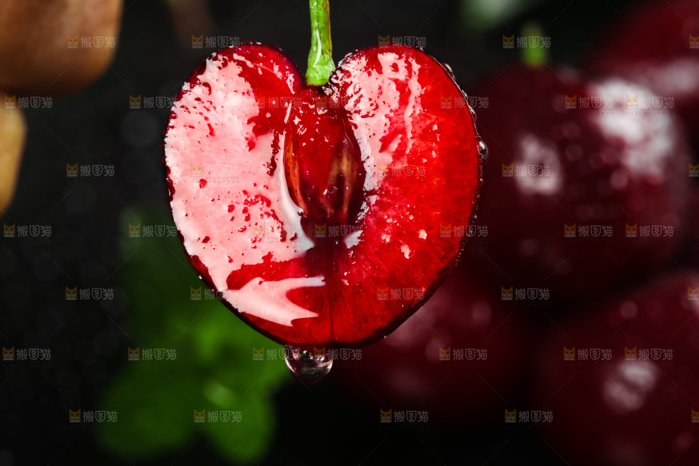 深底上的新鲜车厘子