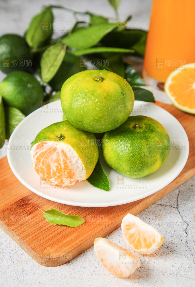 盘子里的新鲜蜜橘