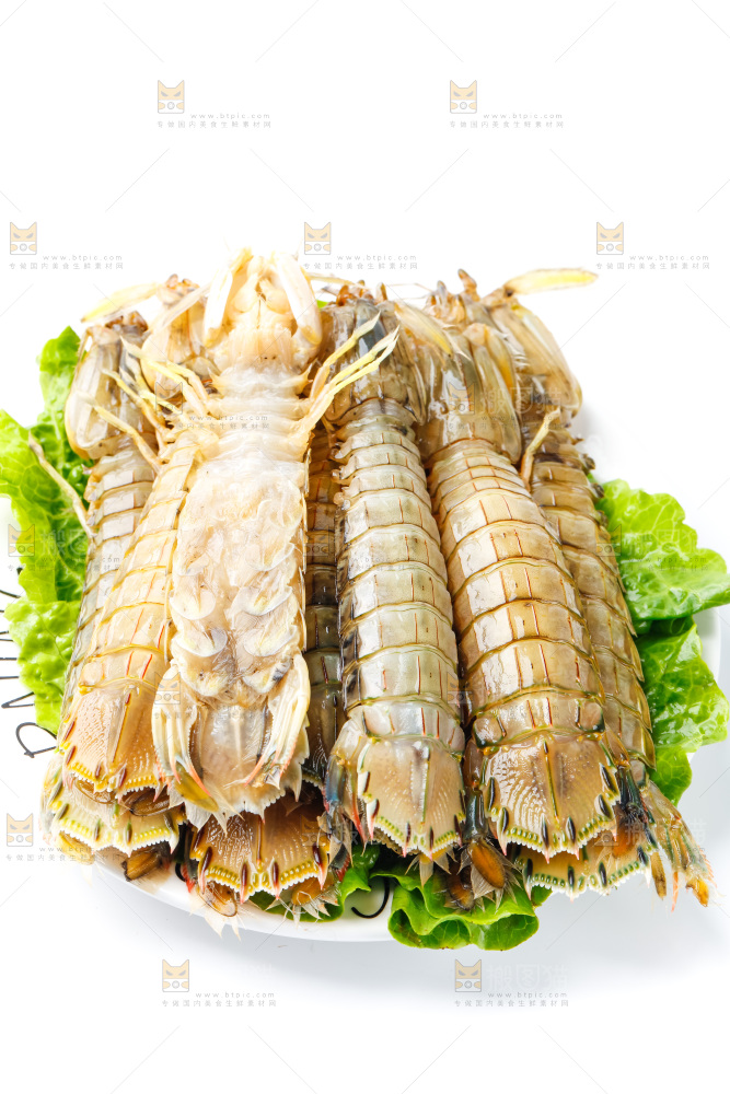 盘子里装着皮皮虾