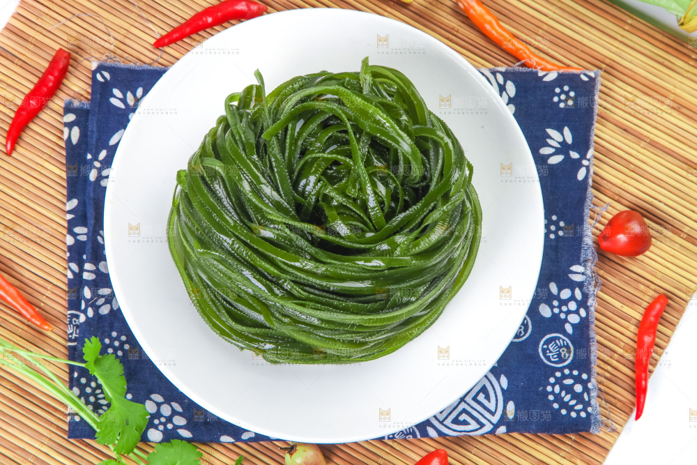 盘子里装着荣成海带丝