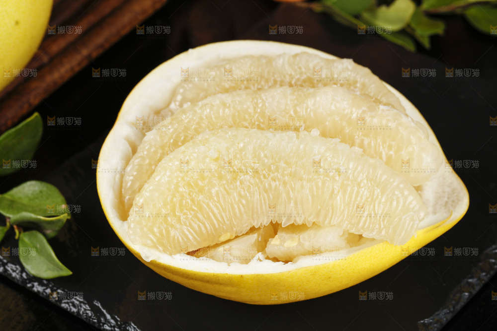 石板上的福建白肉蜜柚