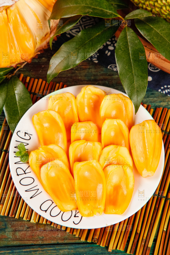 盘子里装红肉菠萝蜜