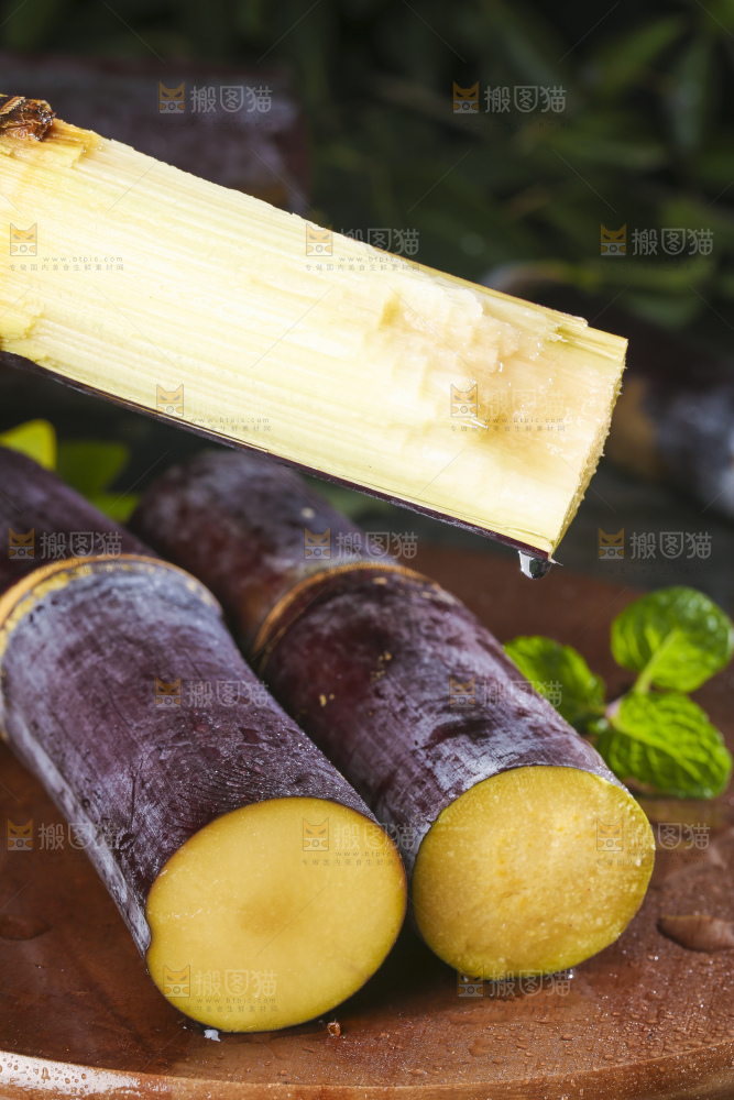 深底上放着黑皮甘蔗