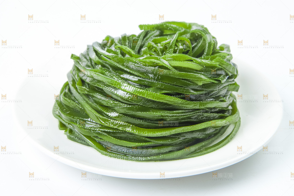 白底上放着海带丝