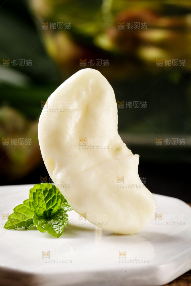 深底上的菱角