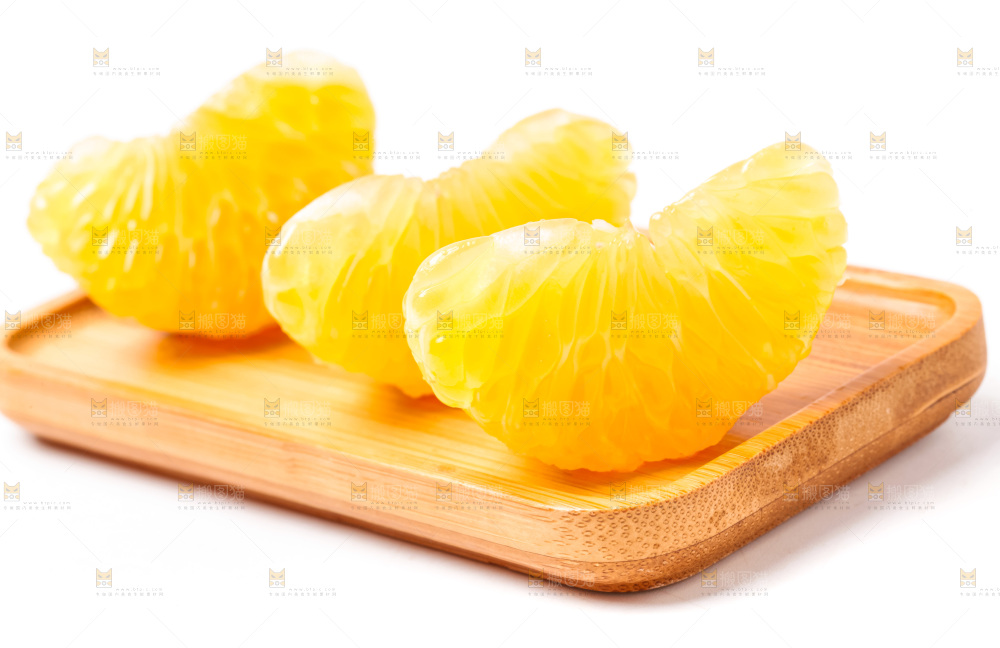 木盘上的青皮蜜橘