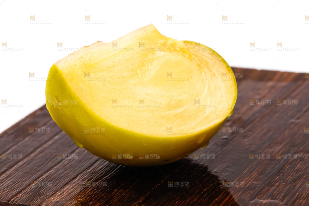 白底上放着脆柿子